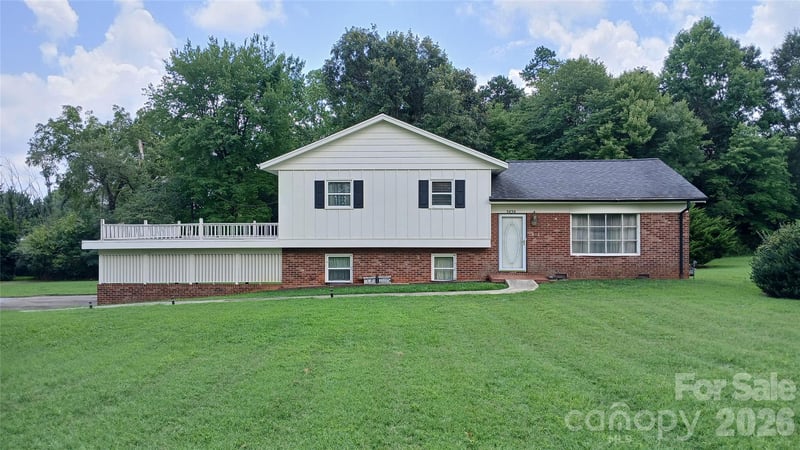 3830 Dowell St, Hickory, NC 28602