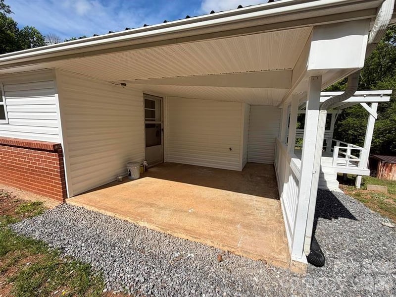 4685 Harmony Hw, Hamptonville, NC 27020