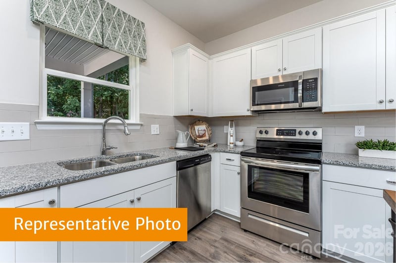 600 Rowe Crossing Dr, Newton, NC 28658