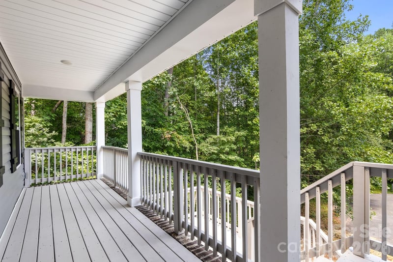 2595 Henry Falls Dr, Hickory, NC 28602
