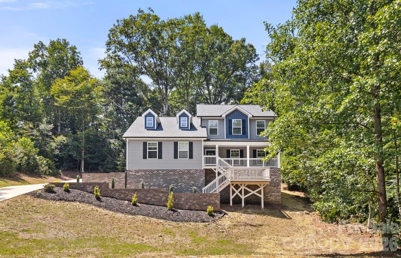 2595 Henry Falls Dr, Hickory, NC 28602