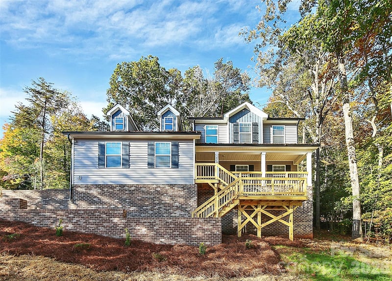 2595 Henry Falls Dr, Hickory, NC 28602