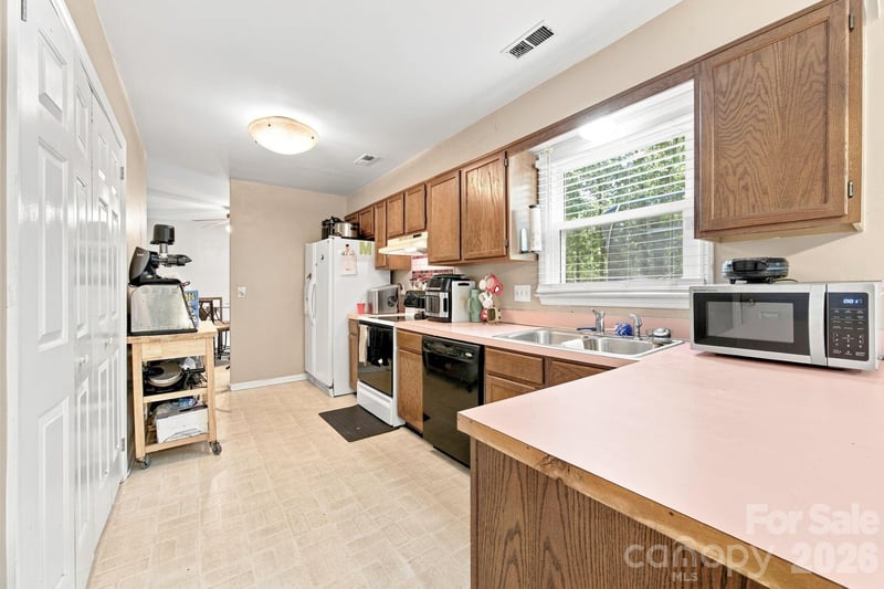 5512 River Falls Dr #16, Charlotte, NC 28215