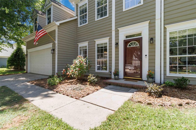 8914 Raven Park Dr, Charlotte, NC 28216