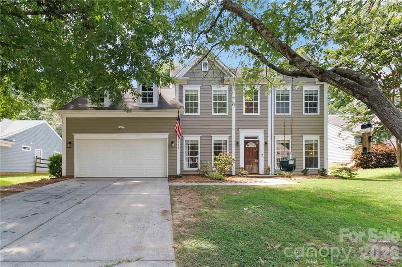 8914 Raven Park Dr, Charlotte, NC 28216