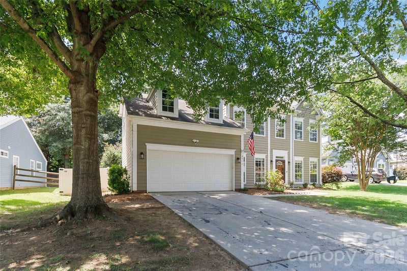 8914 Raven Park Dr, Charlotte, NC 28216