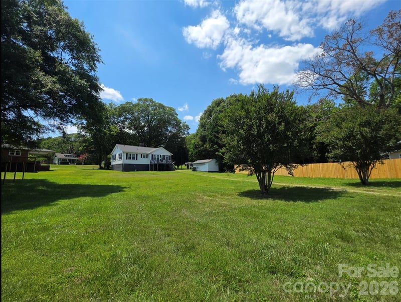 000 Woodhaven Dr, Mount Holly, NC 28120