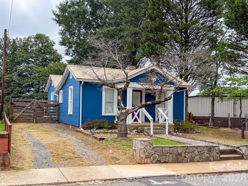 29 10th St, Hickory, NC 28602
