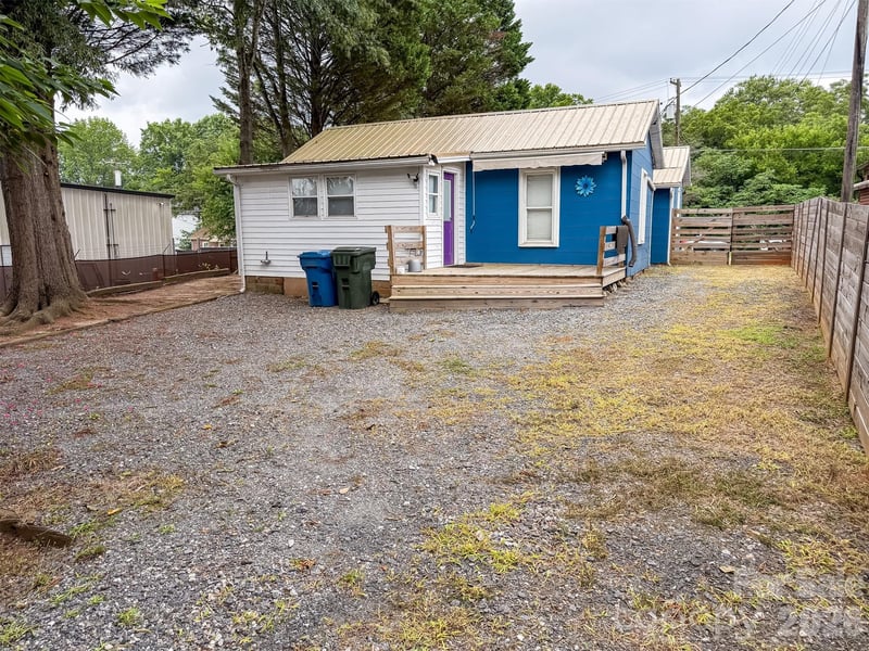 29 10th St, Hickory, NC 28602