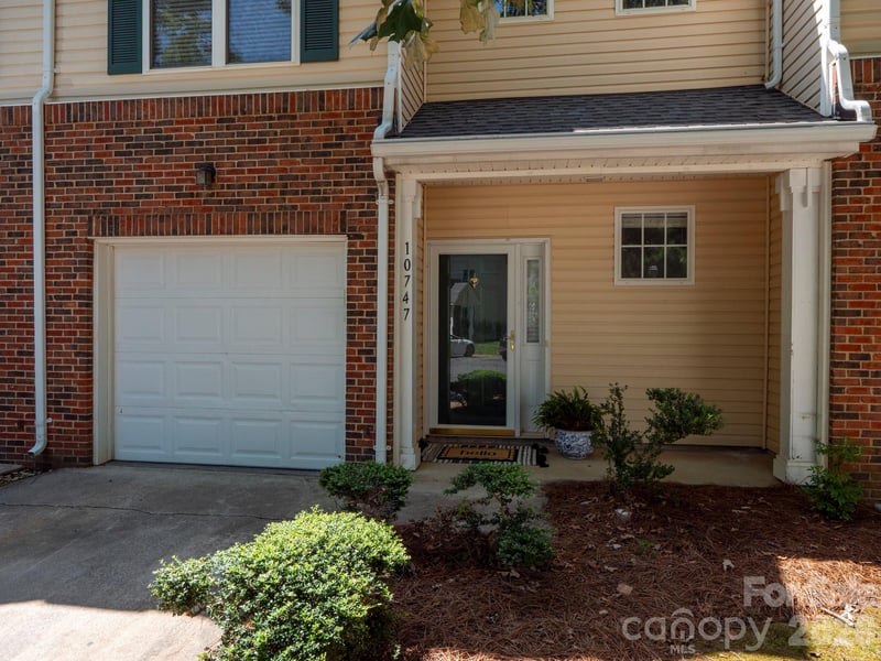 10747 Essex Hall Dr, Charlotte, NC 28277