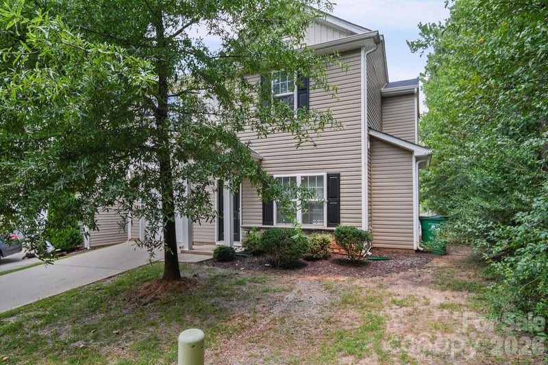 6013 Vista Woods Ln, Charlotte, NC 28215