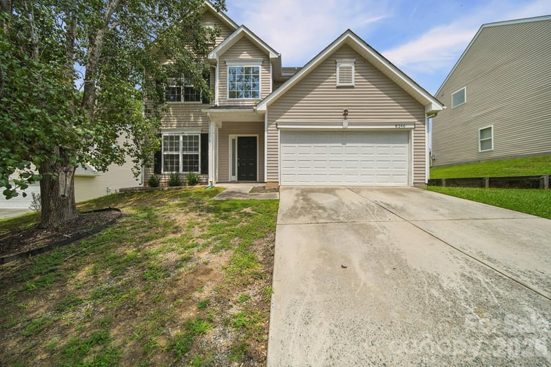 8246 Weeping Fig Ln, Charlotte, NC 28215