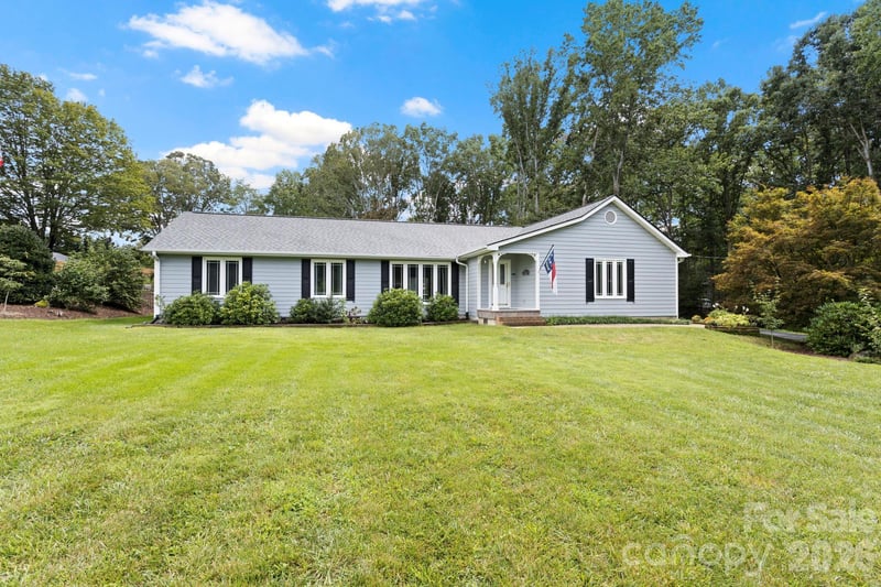 231 Kimberly Ann Dr, Hendersonville, NC 28792