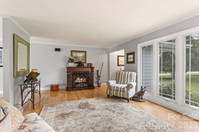 231 Kimberly Ann Dr, Hendersonville, NC 28792