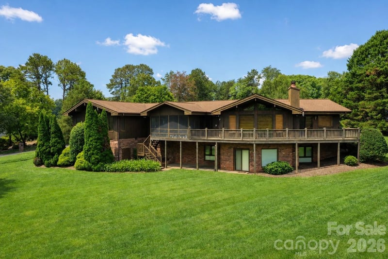 3711 Blendwood Ln NE, Hickory, NC 28601