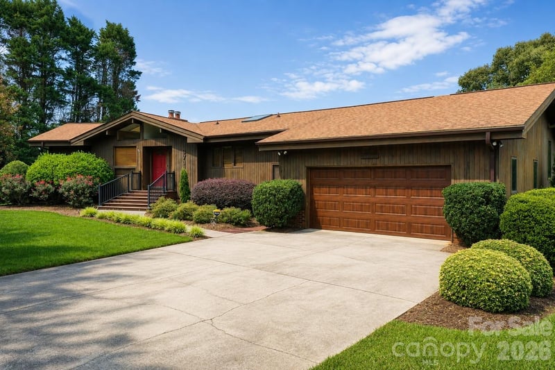 3711 Blendwood Ln NE, Hickory, NC 28601