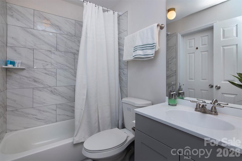 212 W 10th St #17, Charlotte, NC 28202