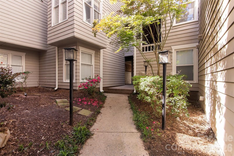 212 W 10th St #17, Charlotte, NC 28202