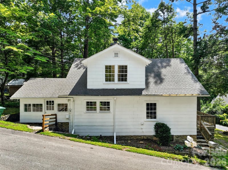 7 Bowers Rd, Black Mountain, NC 28711