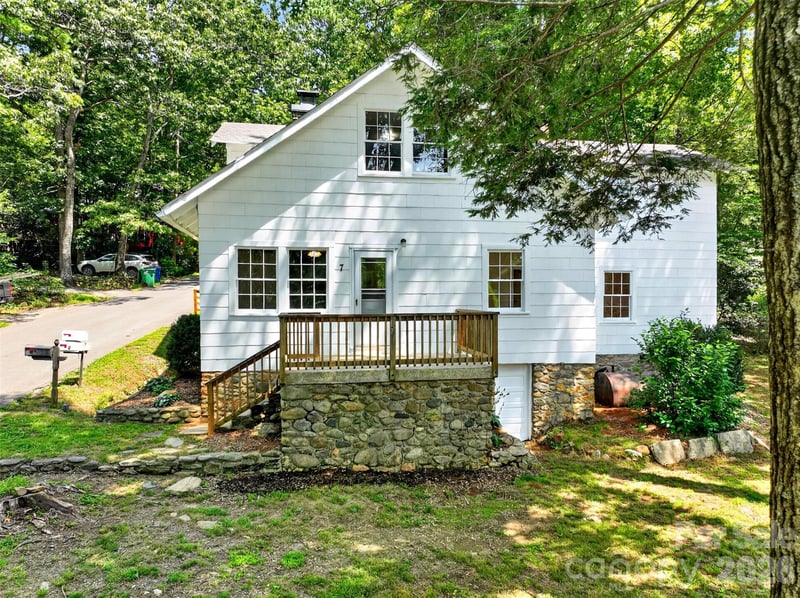 7 Bowers Rd, Black Mountain, NC 28711