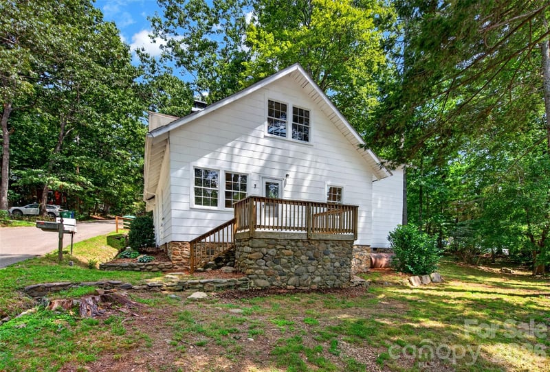 7 Bowers Rd, Black Mountain, NC 28711