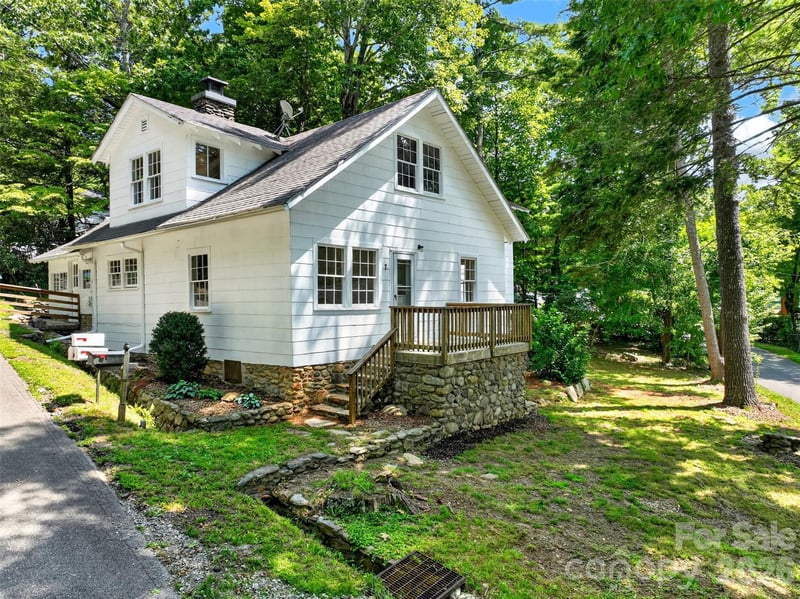 7 Bowers Rd, Black Mountain, NC 28711