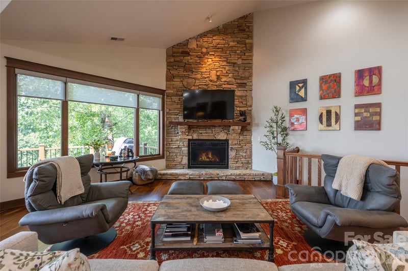 8 Points West Dr, Asheville, NC 28804