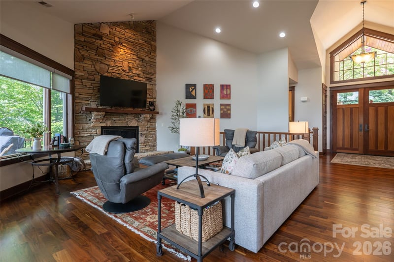8 Points West Dr, Asheville, NC 28804