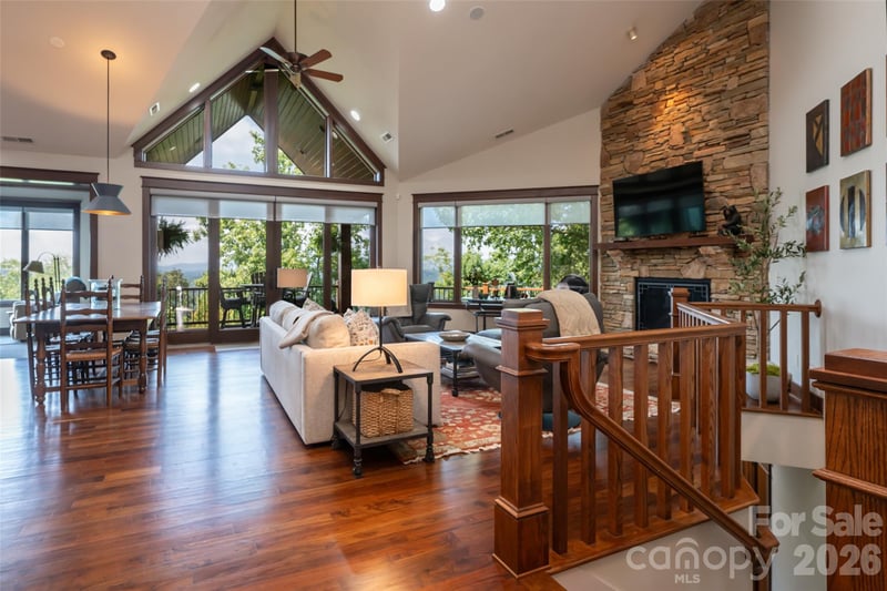 8 Points West Dr, Asheville, NC 28804