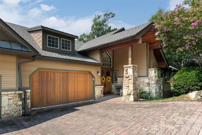 8 Points West Dr, Asheville, NC 28804