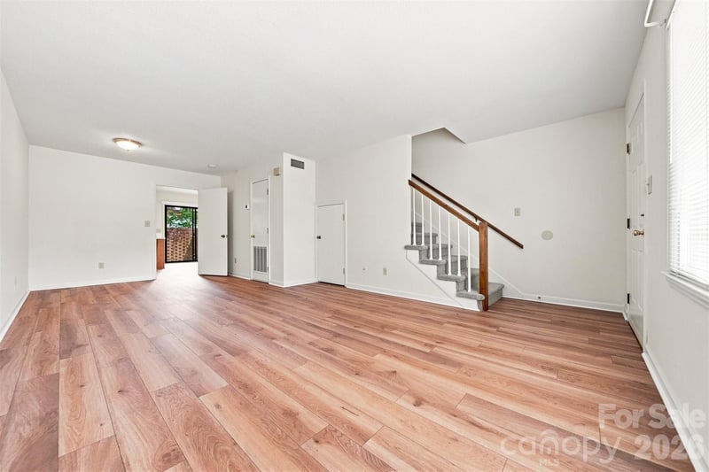 1330 5th St NE #102, Hickory, NC 28601