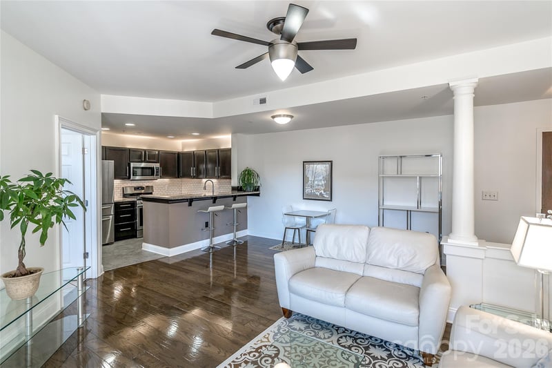 718 W Trade St #605, Charlotte, NC 28202