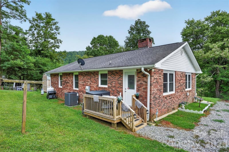 3702 Cabin Creek Rd, Zirconia, NC 28790