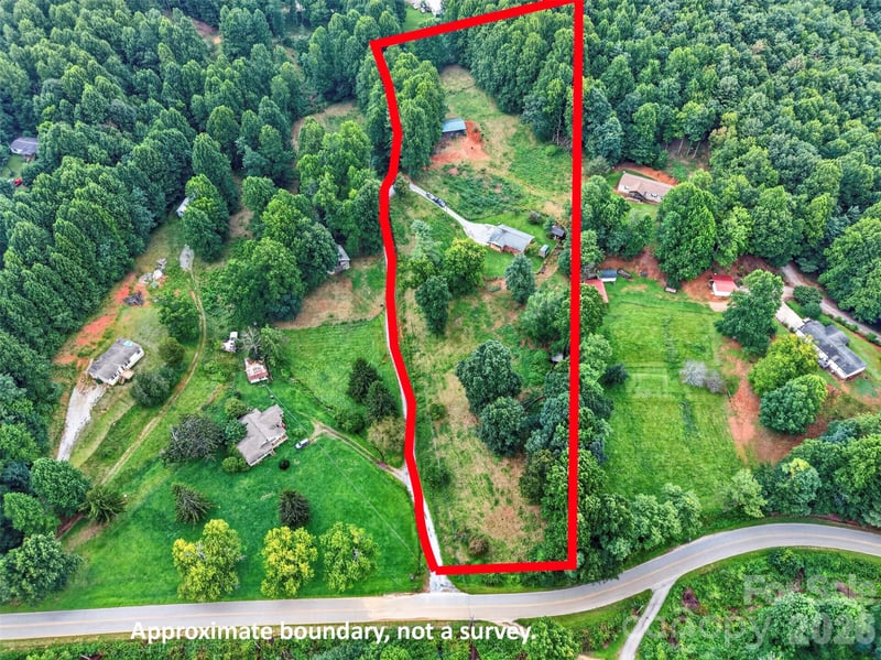 3702 Cabin Creek Rd, Zirconia, NC 28790