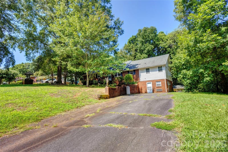 6733 Burkandt Rd, Charlotte, NC 28227