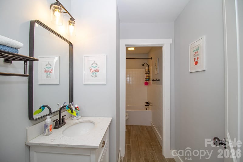 36 Clarendon Rd, Asheville, NC 28806