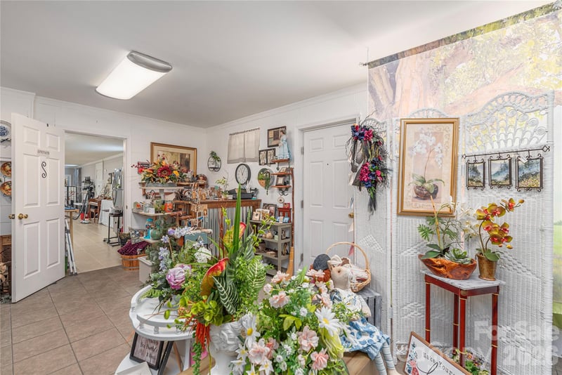 702 Love Joy Rd, Canton, NC 28716