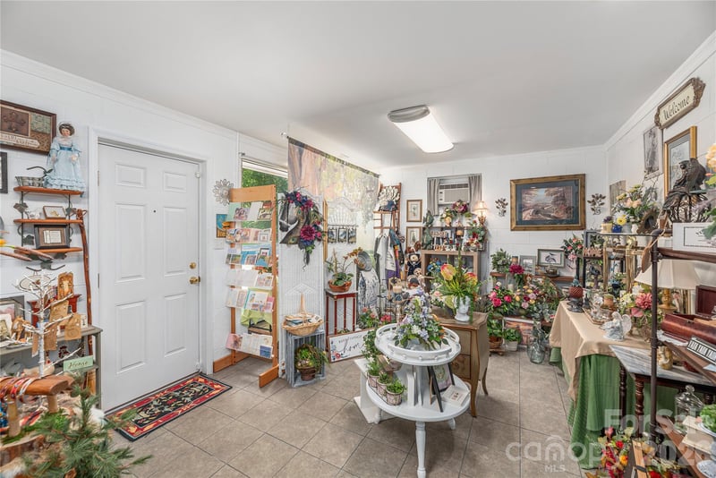 702 Love Joy Rd, Canton, NC 28716