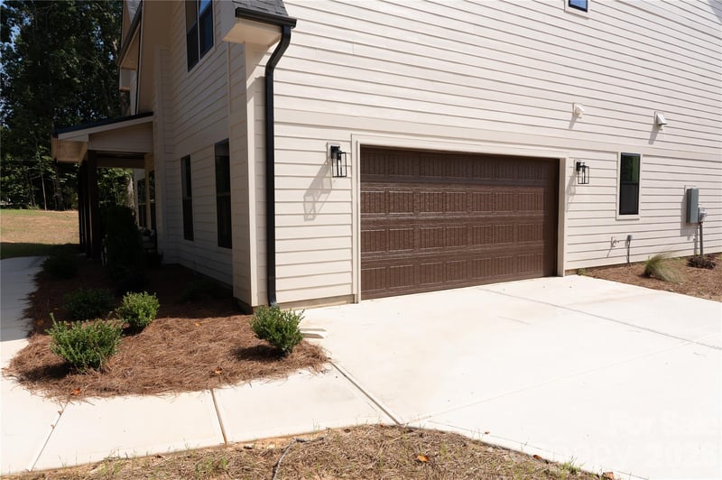 320 Laurel Crest Dr, Kannapolis, NC 28081