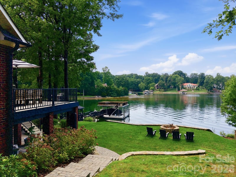 131 Long Cove Ln, Mooresville, NC 28117