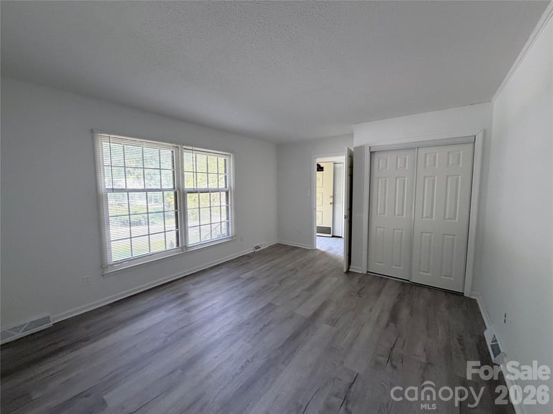 931 Pineborough Rd, Charlotte, NC 28212