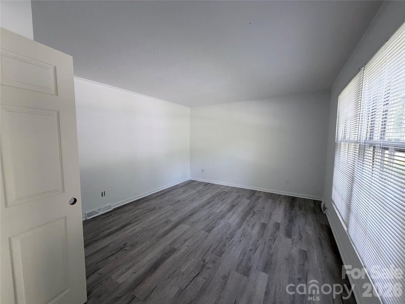 931 Pineborough Rd, Charlotte, NC 28212