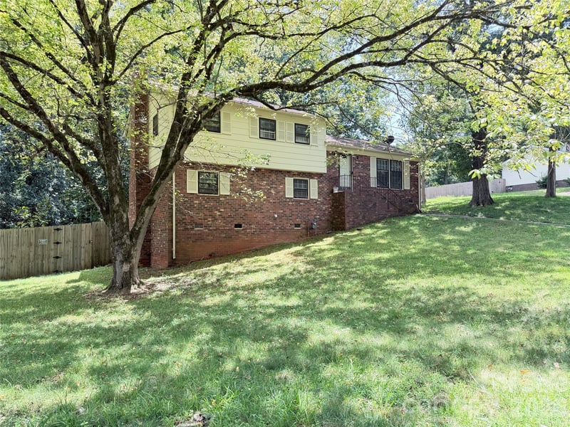 931 Pineborough Rd, Charlotte, NC 28212