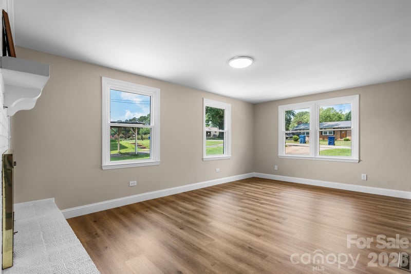2266 9th Avenue Dr NE, Hickory, NC 28601