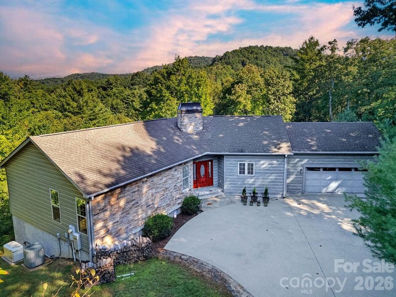 1228 Ugugu Dr, Brevard, NC 28712