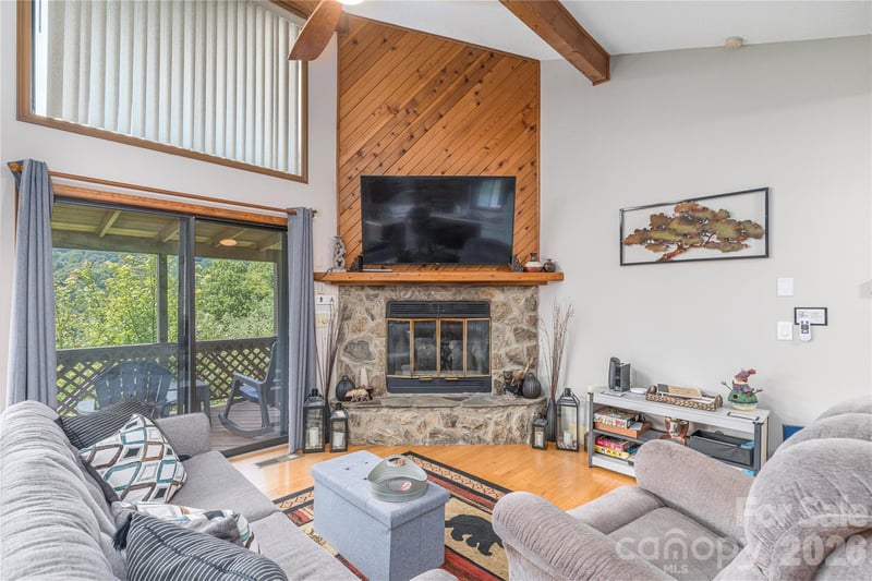73 Mountain Breeze Dr, Maggie Valley, NC 28751