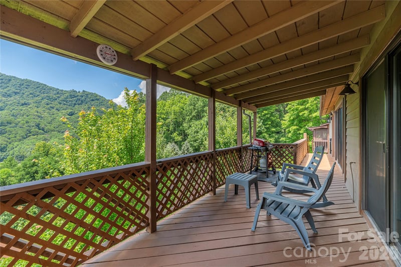 73 Mountain Breeze Dr, Maggie Valley, NC 28751