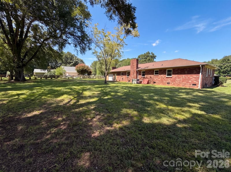 8901 Hood Rd, Charlotte, NC 28215