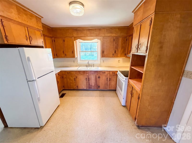 8901 Hood Rd, Charlotte, NC 28215