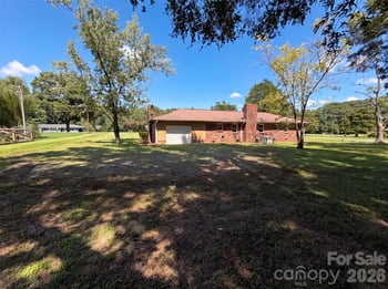 8901 Hood Rd, Charlotte, NC 28215